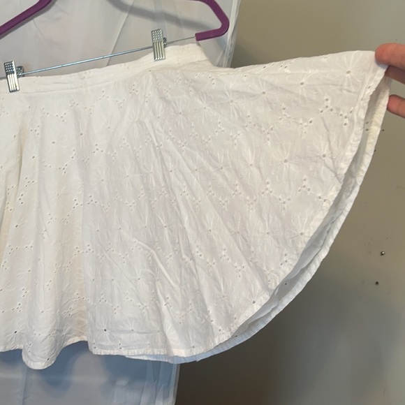 Cute mini skirt. - Picture 2 of 6